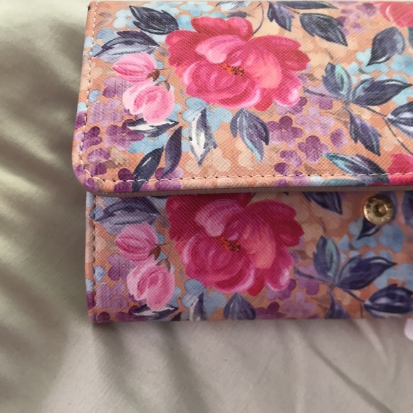 🌸NEW🌸 Julia Buxton RFID Reader Shield Flower Wallet - Picture 9 of 16